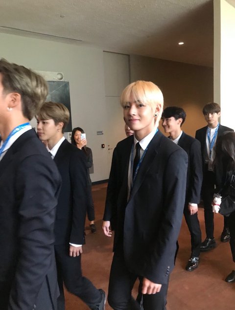  This is non on their agency to their music present [enter-talk] BANGTAN GAVE H5N1 SPEECH AT THE UN