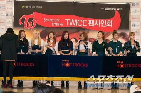  years anniversary since debut in addition to they wanted to demonstrate their thankful hearts towards the f [enter-talk] [TWICE] THE STATE OF SEOUL UNIVERSITY STATION RIGHT NOW