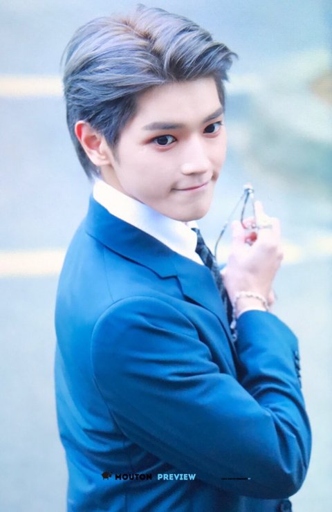 s non the most perfect sculpture of this generation [enter-talk] ARE TAEYONG'S JOURNALISTS PHOTOS FOR REAL...?ㅋㅋㅋ