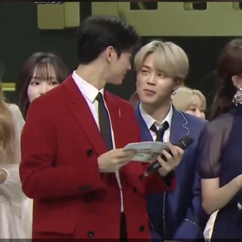 [PANN] Sunuculuk kağıtlarını Jimin'e gösteren Cha Eunwoo