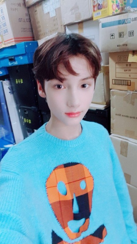 [PANN] TXT Yeonjun'un selfieleri beğeni topladı