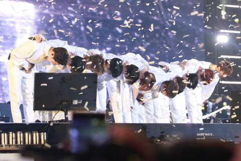 [PANN] Wanna One veda konserinin üçüncü günü gözyaşlarıyla tamamlandı