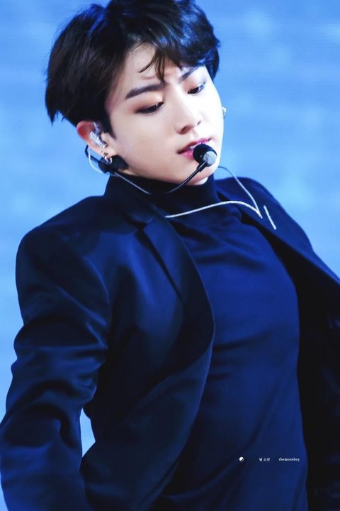 BTS Jungkook's buttons doing the hardest job ever ~ pannatic