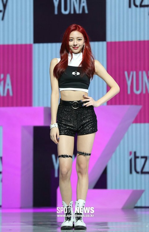 [PANN] ITZY Yuna, JYP'nin 'görsel-maknae' geleneğine uymayı başardı