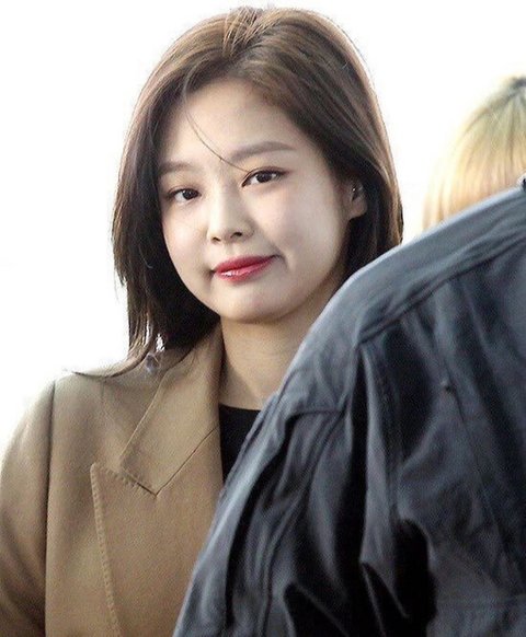 [PANN] Jennie'nin yeni havaalanı resimleri nefret alınca netizenler onu savundu