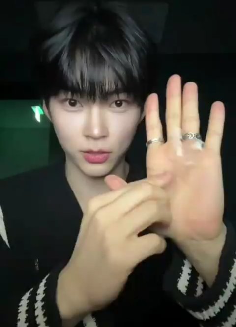 성한빈 마술애교 엄청 유명해지고 있어