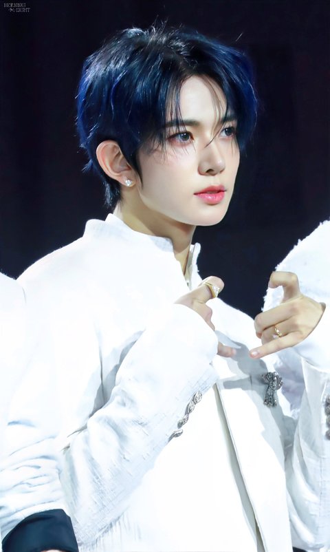 엔하이픈 의상 디테일 봐