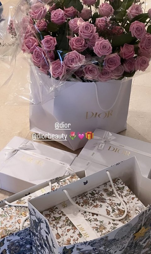 브랜드 간 지수 생일선물 전쟁