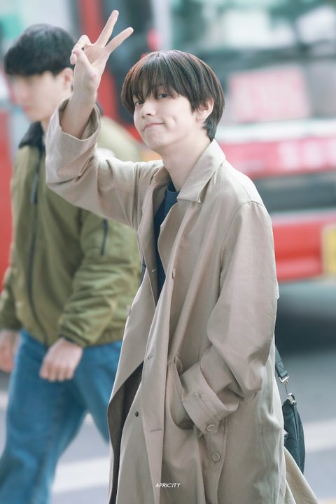 파리 패션위크 참석 출국하는 투바투