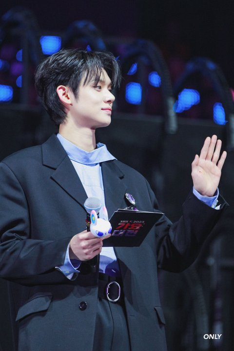 투바투 연준 가요대전 엠씨 착장 중 가장 마음에 들었던 착장은?