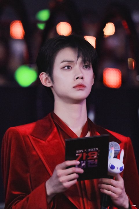 투바투 연준 가요대전 엠씨 착장 중 가장 마음에 들었던 착장은?