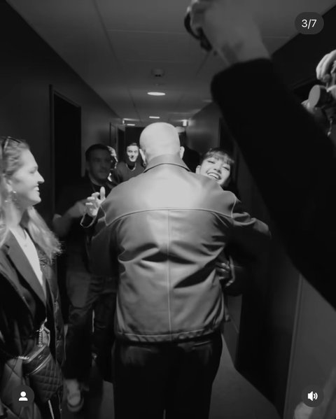 리사 인별 투샷도 뜸