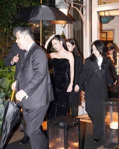 오늘 배우 포스 지리는  지수