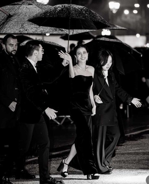 오늘 배우 포스 지리는  지수