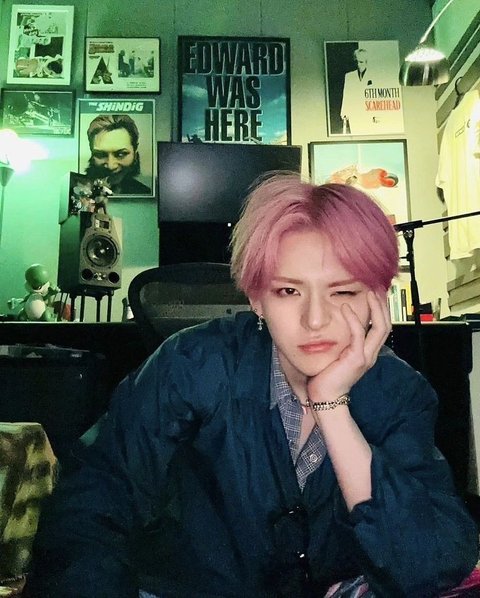 트레저 얼굴보고 참는다