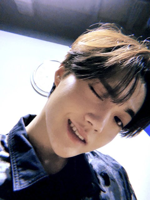 트레저 얼굴보고 참는다