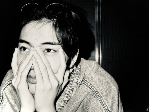 트레저 얼굴보고 참는다