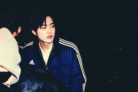 트레저 얼굴보고 참는다