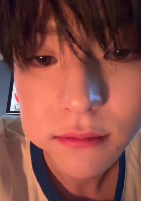 트레저 얼굴보고 참는다