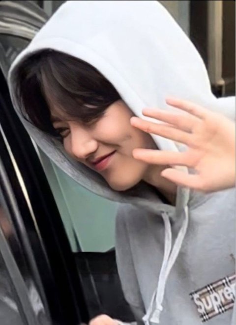 트레저 얼굴보고 참는다