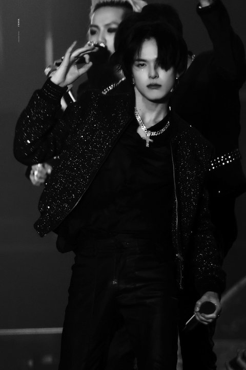 트레저 얼굴보고 참는다