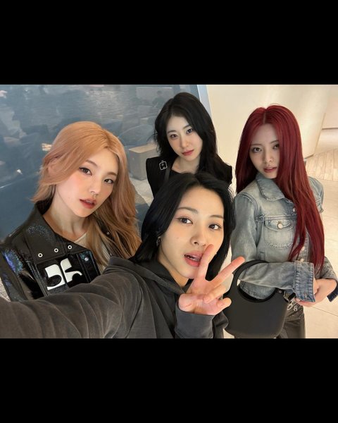 파리 패션위크 참석하러 출국하는 있지 류진