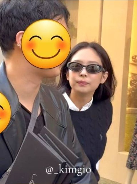 실시간 제니 in 파리 거리