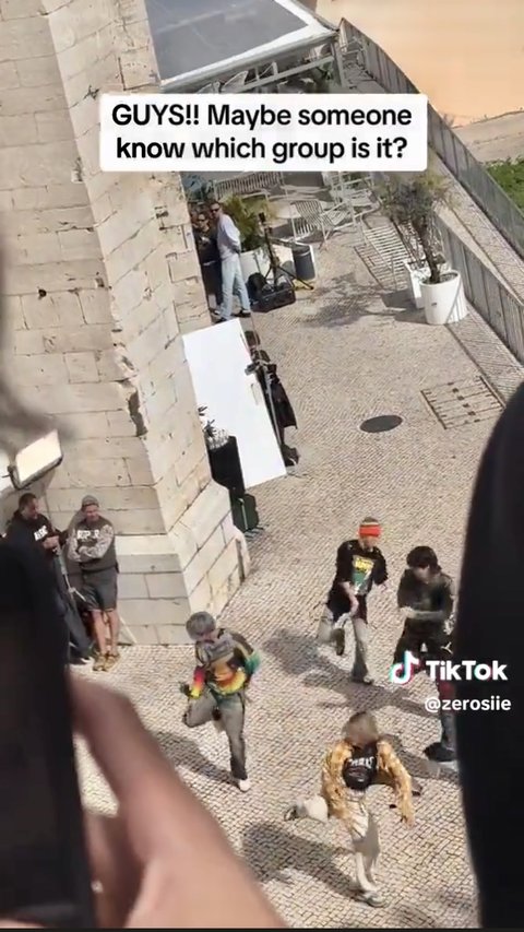 라이즈가 뉴진스를 또 따라하고있네 ㅋㅋ