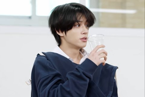 고삼차 마시는 얼굴이 ㅈㄴ 잘생김