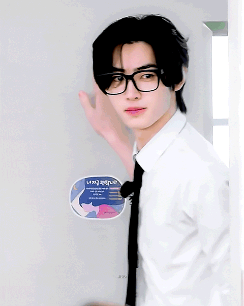 엔하이픈 성훈 착장 어떤게 취향임?