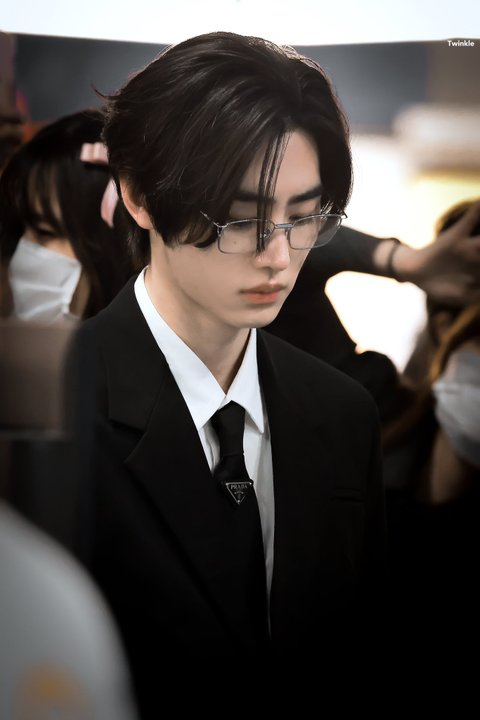 엔하이픈 성훈 착장 어떤게 취향임?