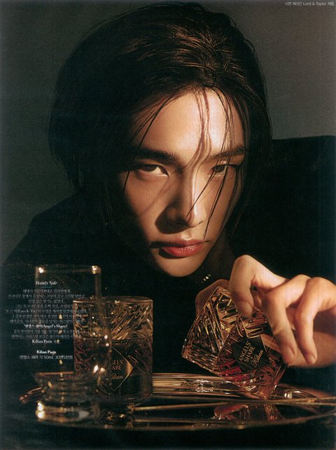 스키즈 필릭스 현진 둘다 향수 화보 찍었는데