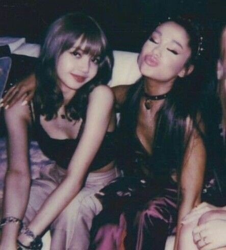 아리아나 인스스에 리사 올라옴ㄷㄷ