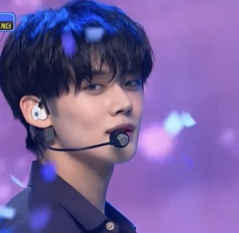 ???: 조카 잘생긴 용산역 CGV 알바생 같음