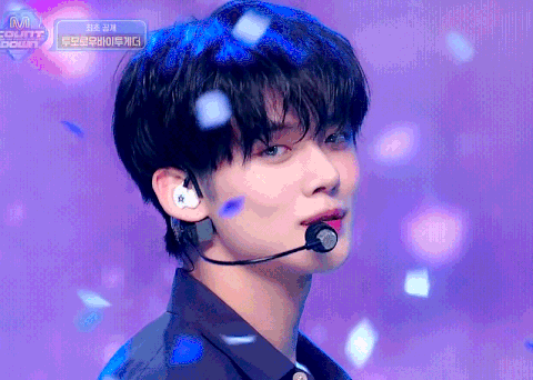 ???: 조카 잘생긴 용산역 CGV 알바생 같음