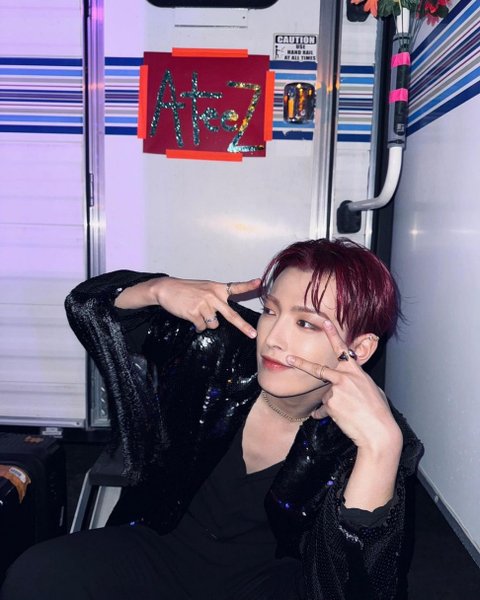 에이티즈 홍중 코첼라에 인스타 업데이트