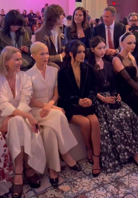 오늘 디올쇼 해린 얼빡 개존예다