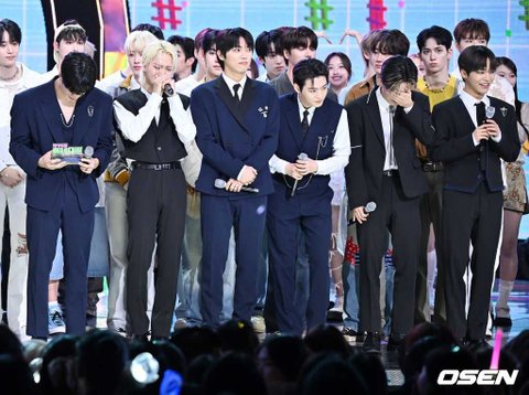 어제자 음방 1위 앵콜라이브