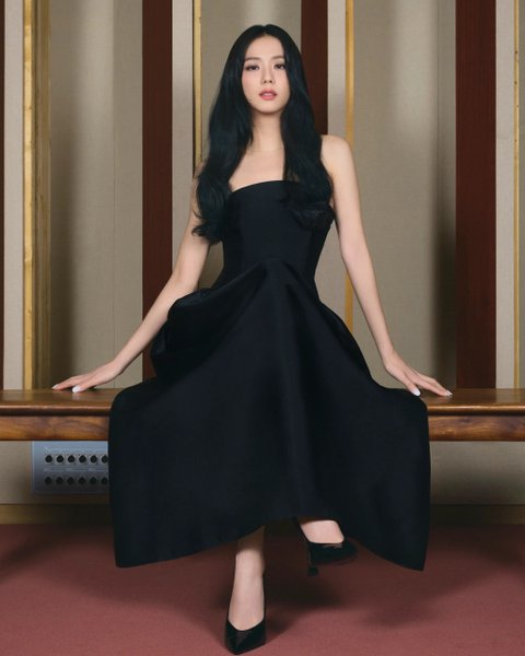 지수 self-portrait 새 캠페인 에바다