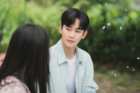 눈물의 여왕 김수현 과거