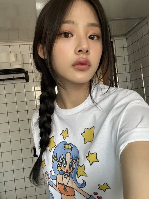 메인비주얼은 아일릿이 낫지않냐