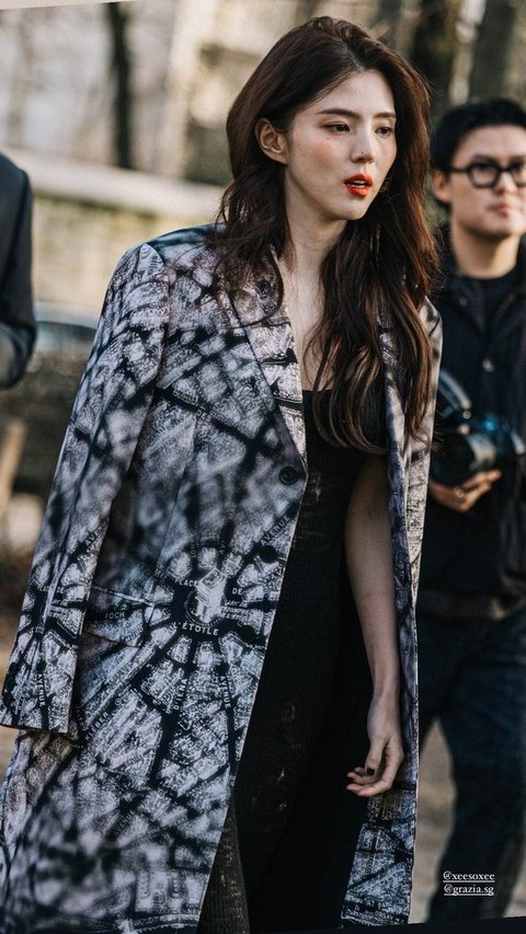 자기 사진 보정해서 올리는 한소희