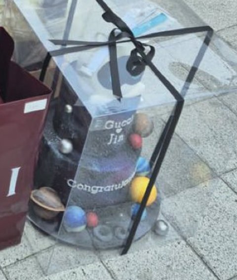 오늘자 구찌에게 선물받은 방탄 진