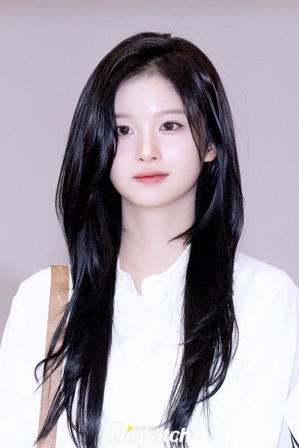 설윤은 기사사진이 젤 예쁘네