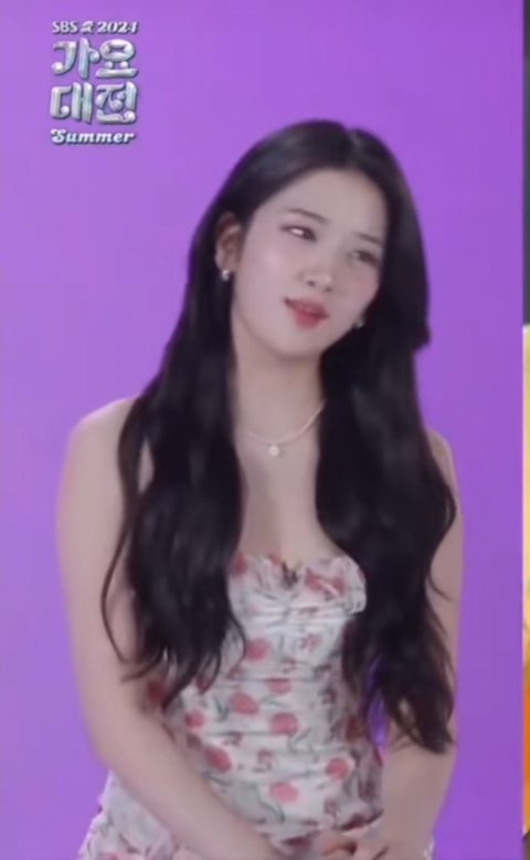 가요대전엠씨 안유진 개예쁘고 잘하네