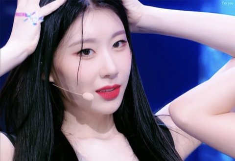 채연 채령 앤톤 셋이 되게 닮지 않았어 ??