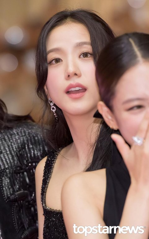 지수 오늘 완전 공주다