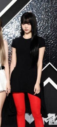 홍은채는 이런 옷을 입어도 미모가 사네
