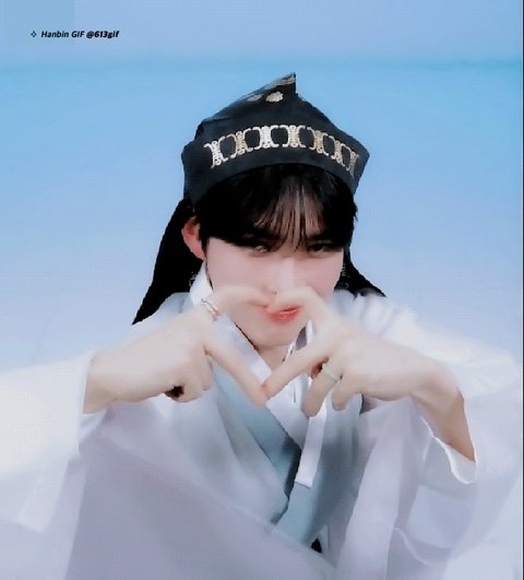 성한빈 한복입은거 다시 보고싶다