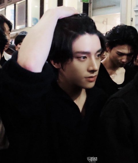 프라다 엔하이픈 제이크가 ㄹㅈㄷ임